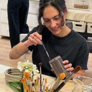 Creatieve teambuilding: introductie workshop handvormen- met beschilderen - op afspraak