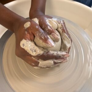 introductie workshop pottenbakken - zaterdag 26 juli 2025 11.00-13.00 uur met Diana