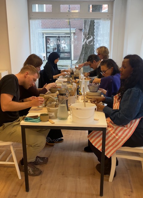 Vrijdagmiddag borrel introductie workshop pottenbakken- met beschilderen - vrijdagmiddag 14 november 15.30-17.30 uur