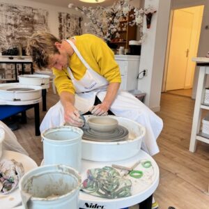 introductie workshop pottenbakken - zaterdag 3 mei 2025 11.00-13.00 uur in English with Marina