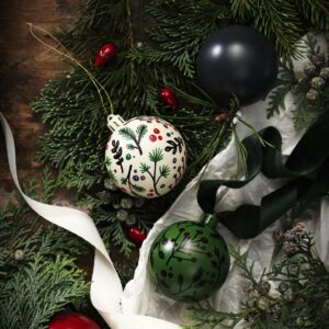Kerstspecial: kerstballen beschilderen zondag 30 november 12.00-14.00 uur