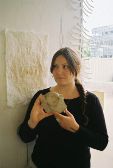 Hanna docent handvormen oktober bij Studio Keramiek