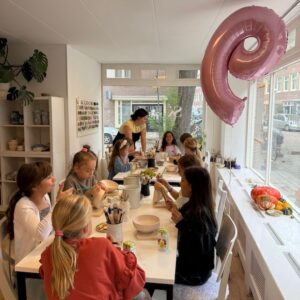 Kinder verjaardagsfeest workshop handvormen met beschilderen - op afspraak